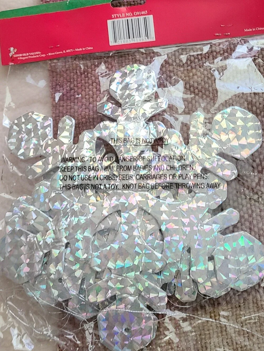 White Tinsel Garland w/Green Leaves & Red Berries & Haliogram Snowflake Garland